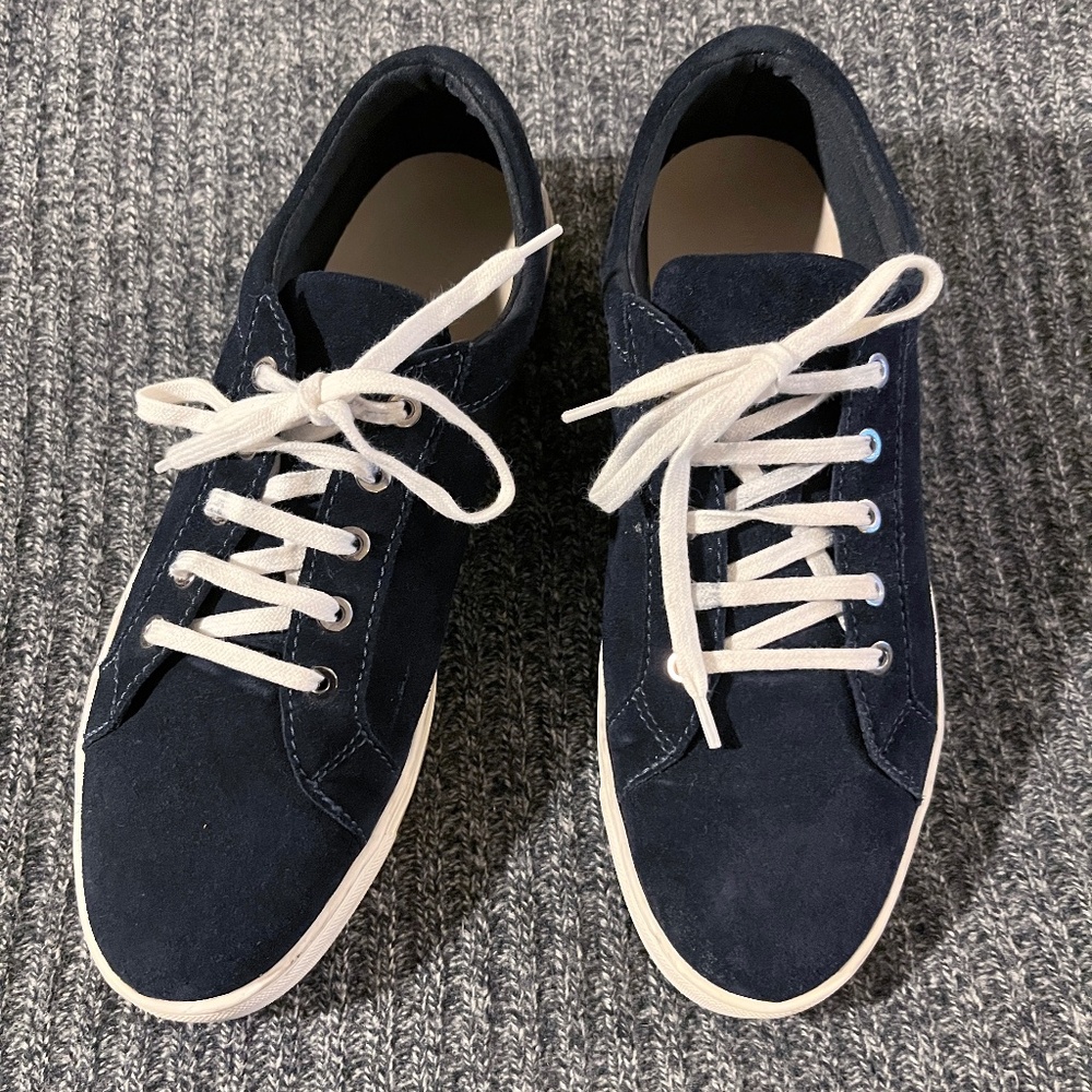 The FLEXX Sneak Away - lace up blue suede sneakers - Size 9